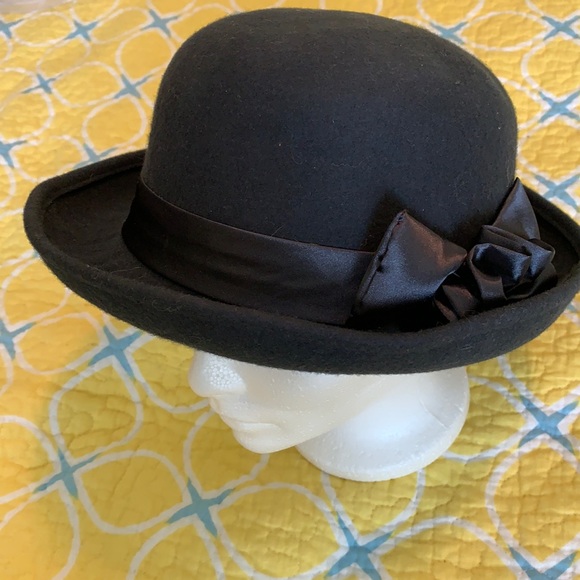 Women’s hat - Picture 1 of 3